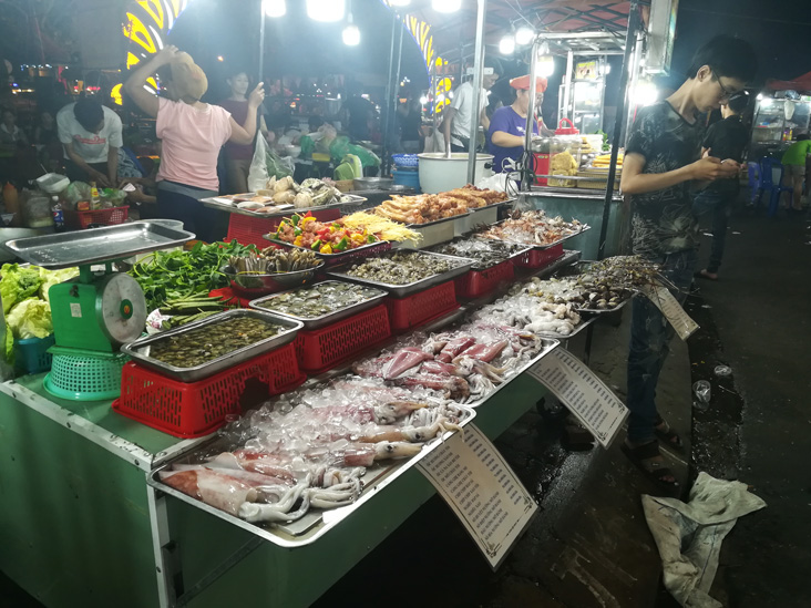 seafood in da nang night market