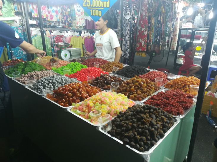candy shop in son tra night market