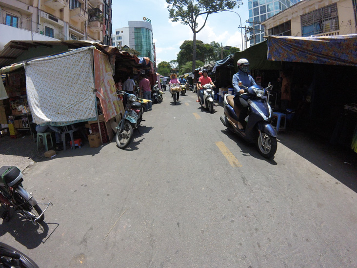 traffic in da nang lot of motorbikes