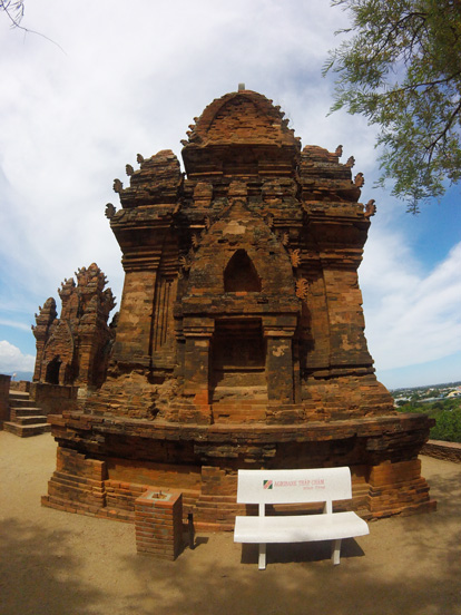 tower cham in po klong garai