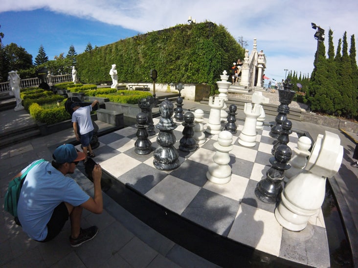 huge chess pieces in ba na hills sun world