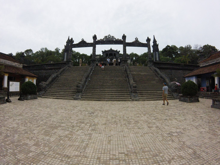 tomb of the meperador Khai Dinh in hue