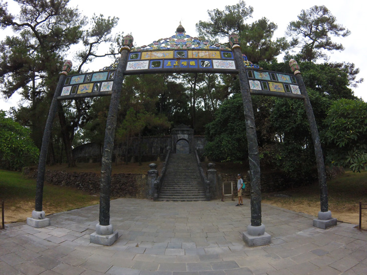 access block to go to the Minh Mang tomb