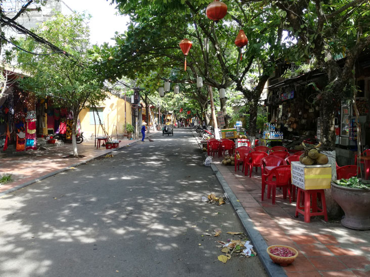 street in hoi an are really quiet early during the morning