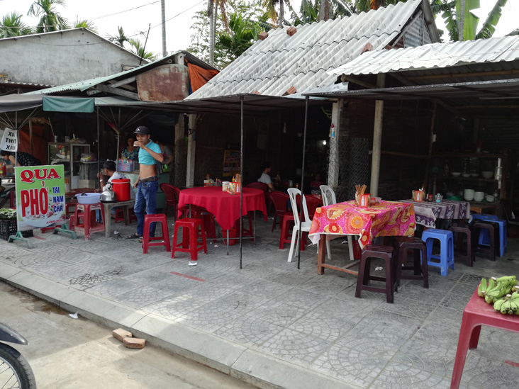 a precarius place to have breakfast in cam nam island