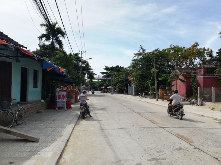 hoi an is perfect to ride a bike because the traffic is quiet