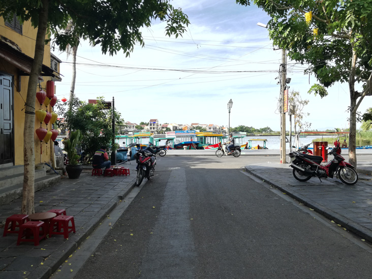 no body early in hoi an