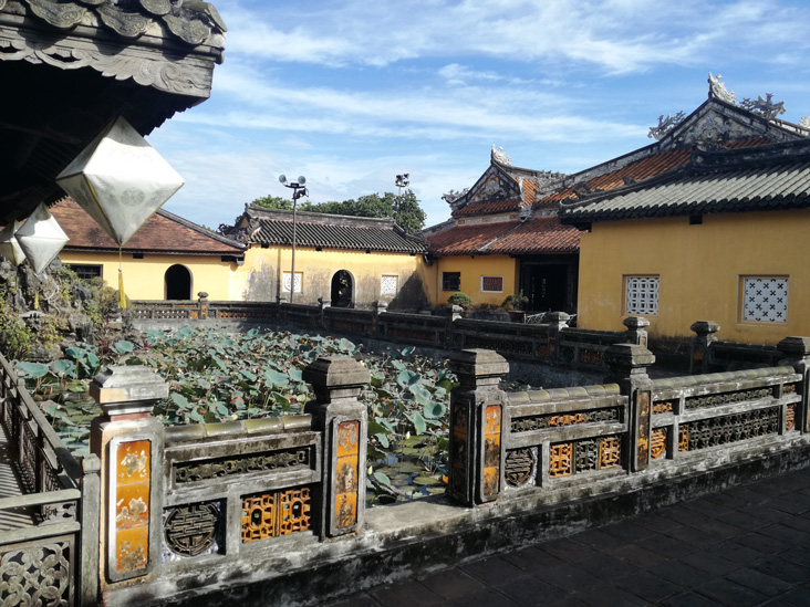 pond in the imperail city in hue