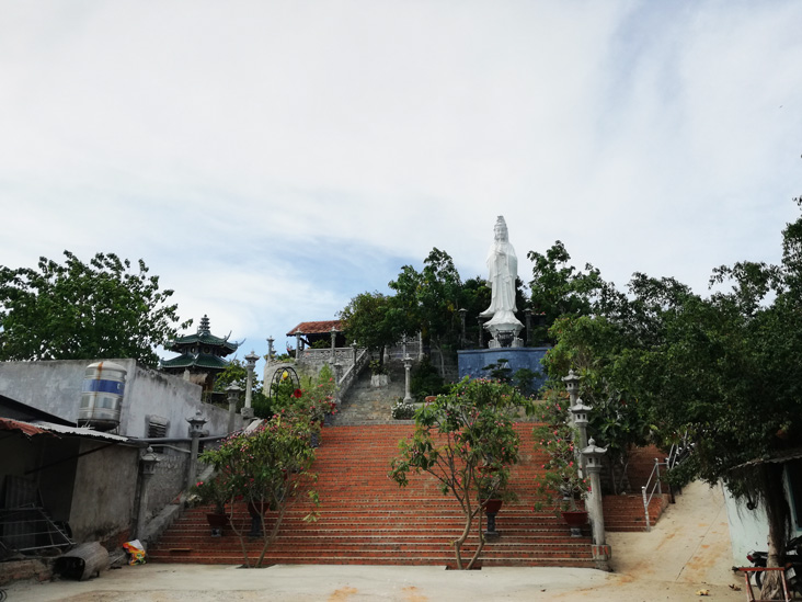 a temple with a statue of lady buda in po klong garai