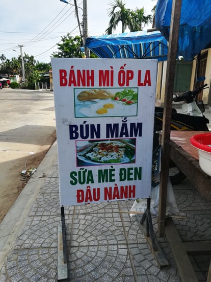 sign in the place to have breakfast in hoi an