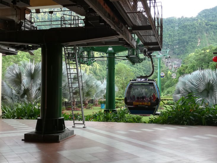 sun world cable car to go to the golden bridge in ba na hills da nang