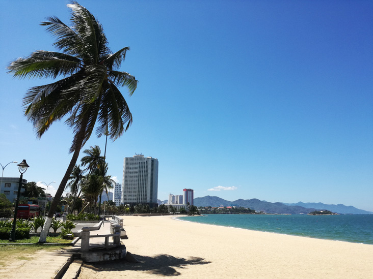 nice view of the beach in nha trang