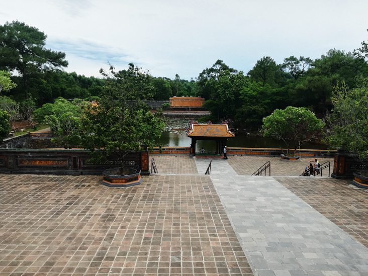 a tour around the first tomb in our route in hue