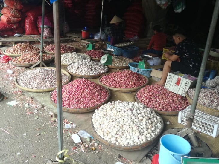 stall in hue market with different food